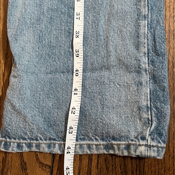 Alice + Olivia Light Blue Distressed Boyfriend Jeans - Picture 4 of 4